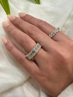 Petite Oval Wedding Band