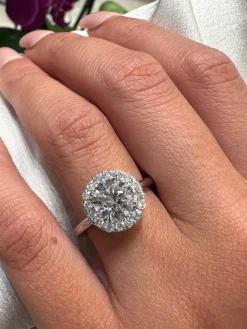 Seamless Round Halo Engagement Ring With Plain Band