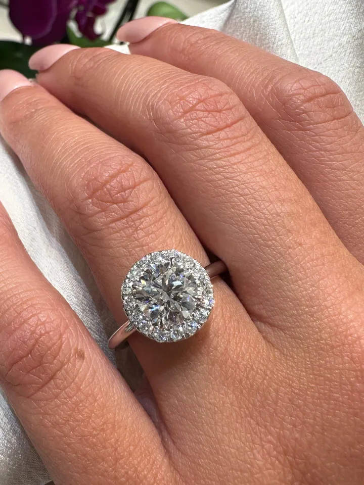 Seamless Round Halo Engagement Ring With Plain Band