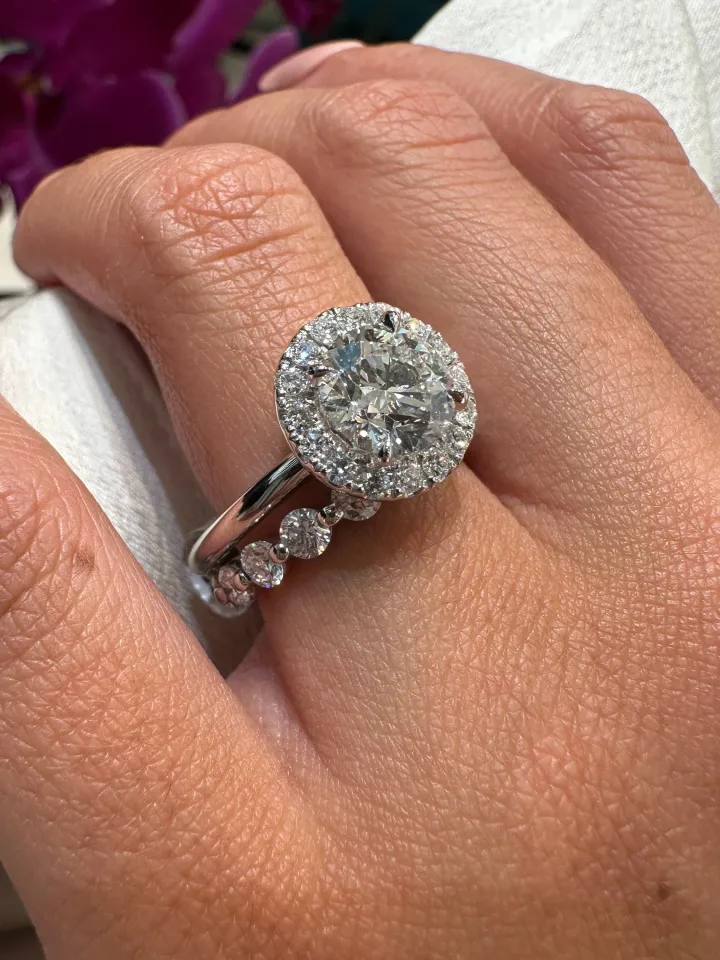 Seamless Round Halo Engagement Ring With Plain Band
